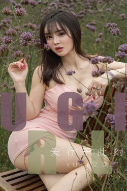 衣服被扒开强摸双乳美女动态图